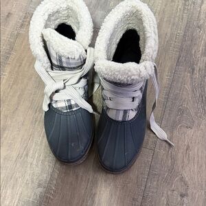 Ozark Trail Women's Gray and Cream Winter Boots